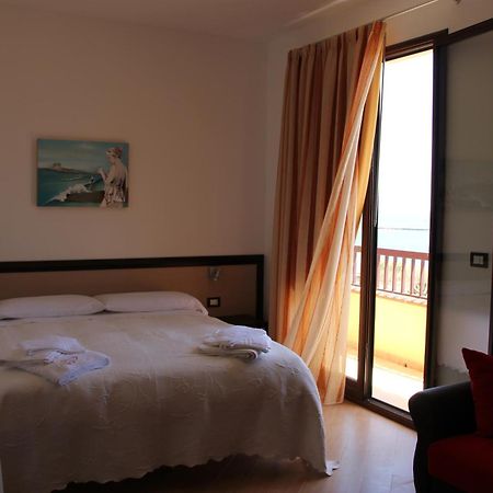 Albergo Perseo Portopalo Di Capo Passero Exterior photo